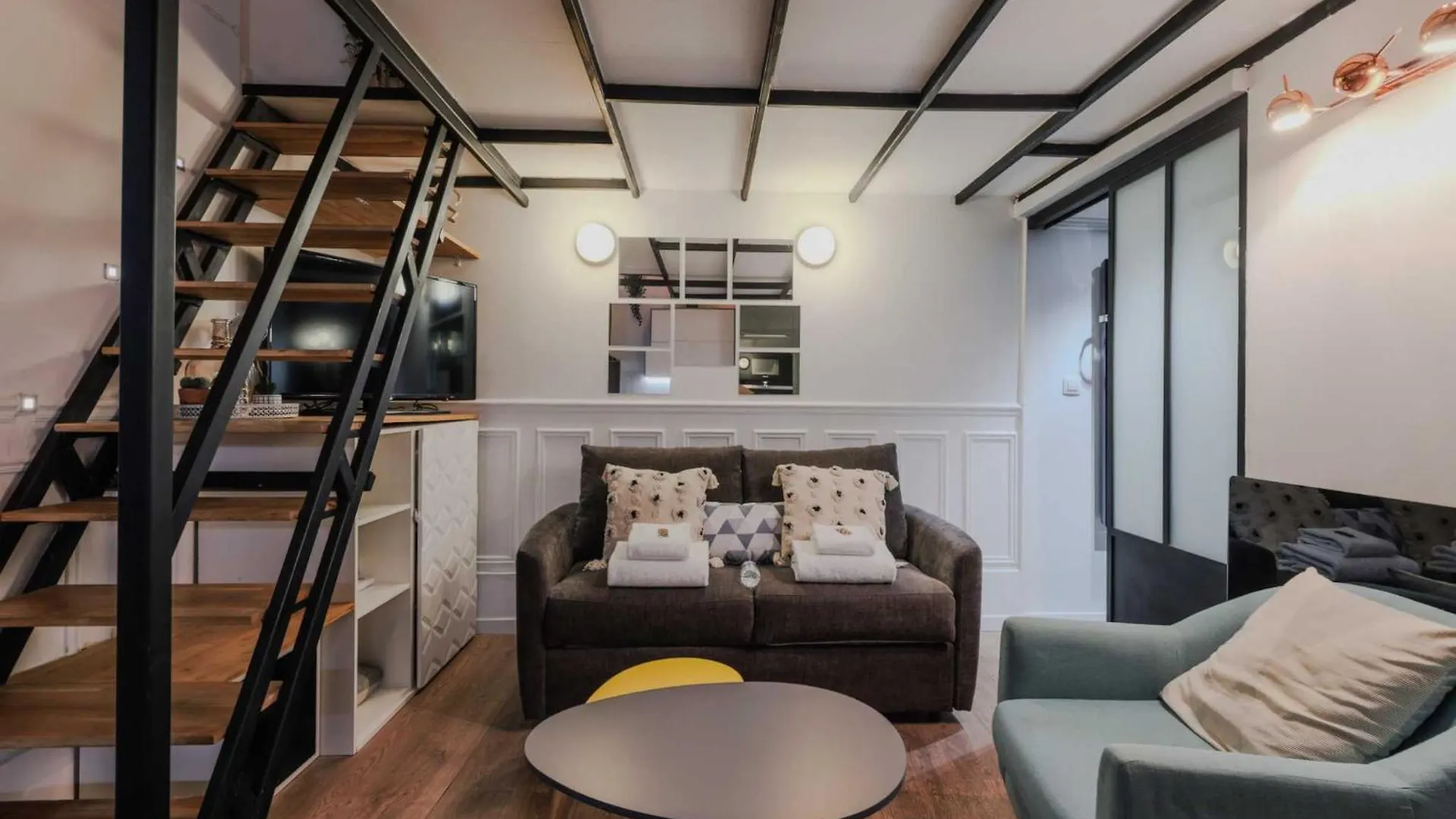Comfortable Duplex In The Heart Of Apartment