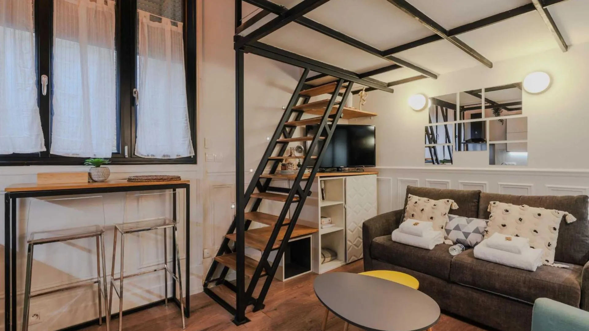 Comfortable Duplex In The Heart Of