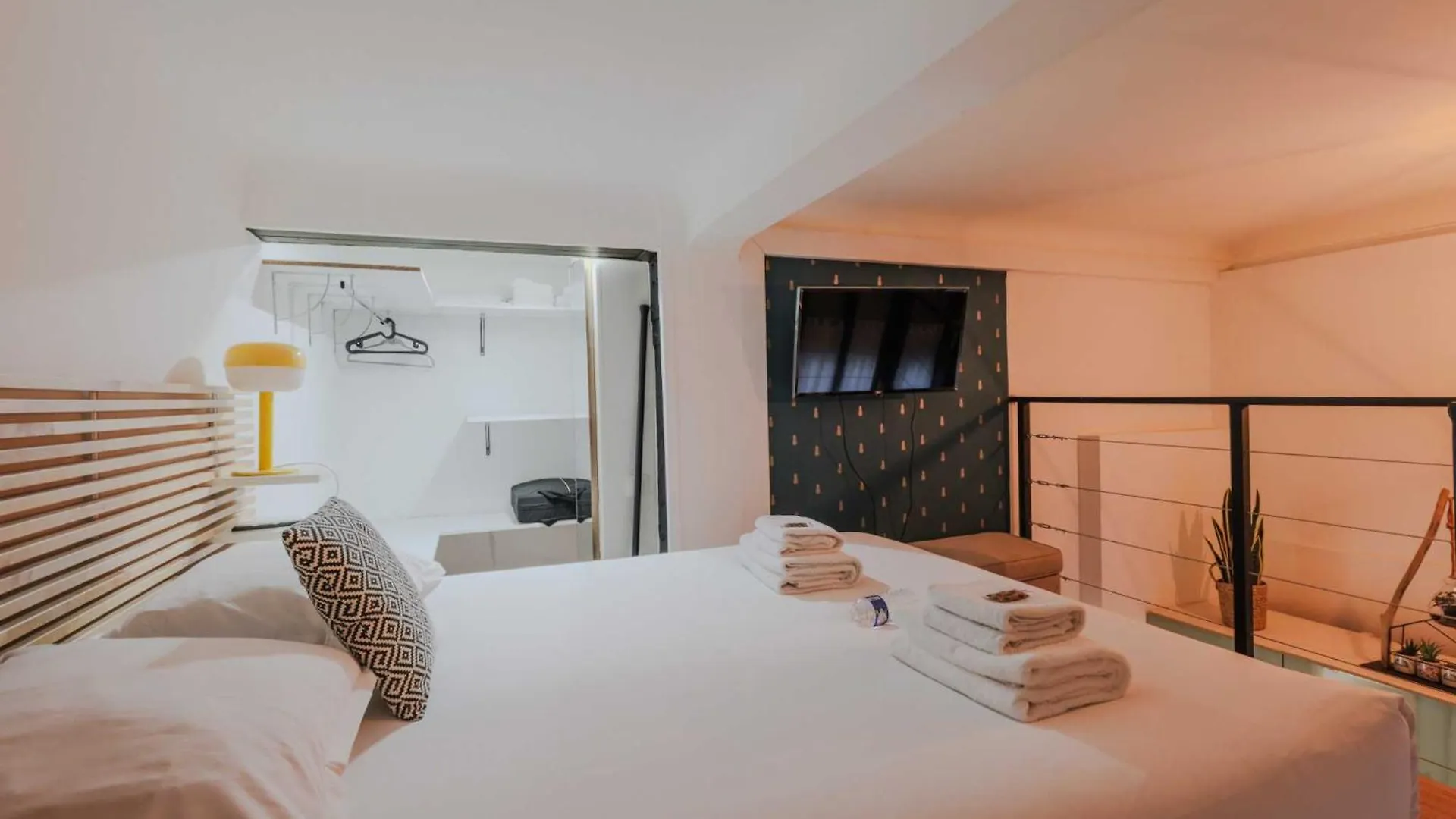 Apartamento Comfortable Duplex In The Heart Of *