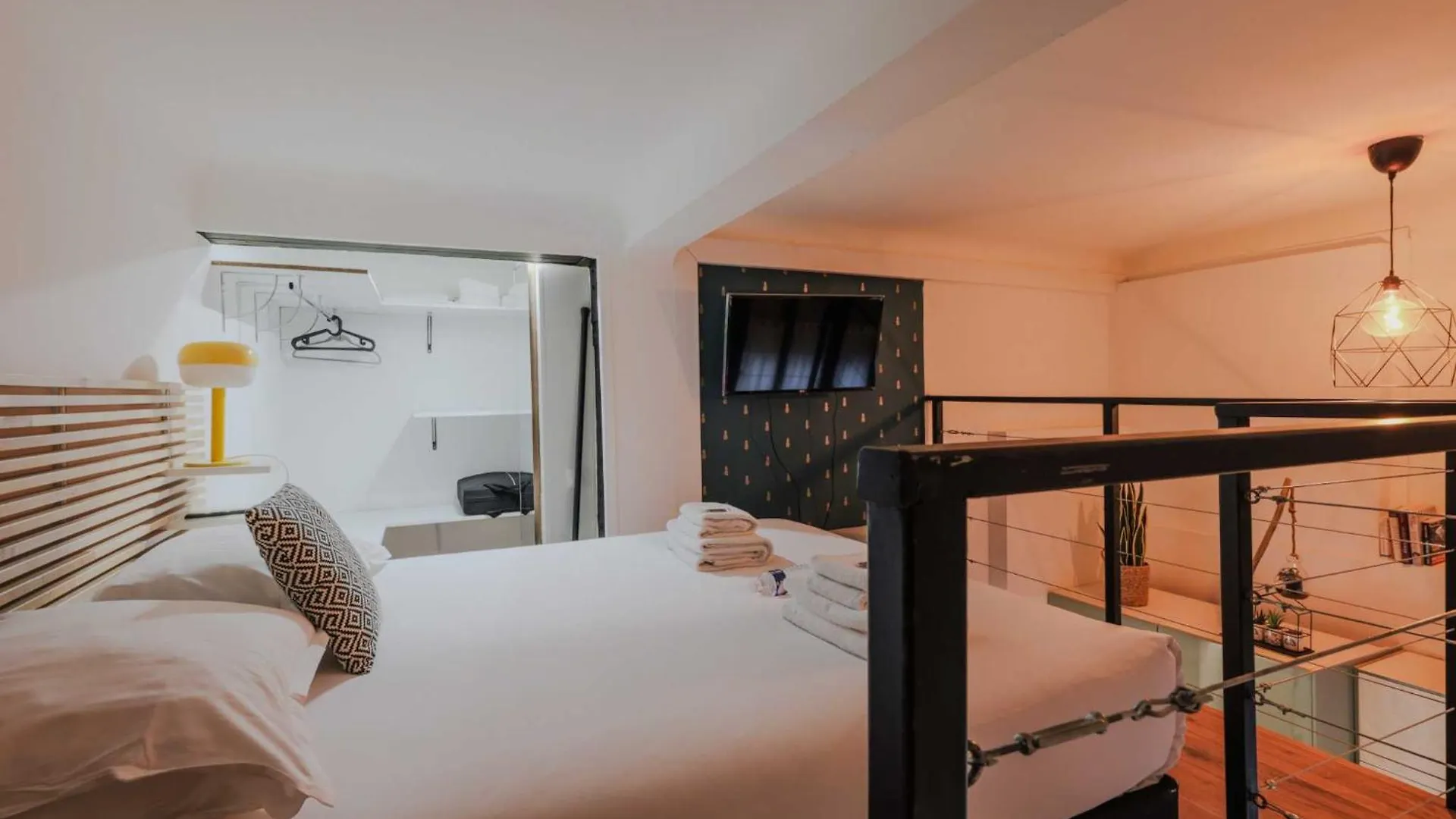 Apartamento Comfortable Duplex In The Heart Of París